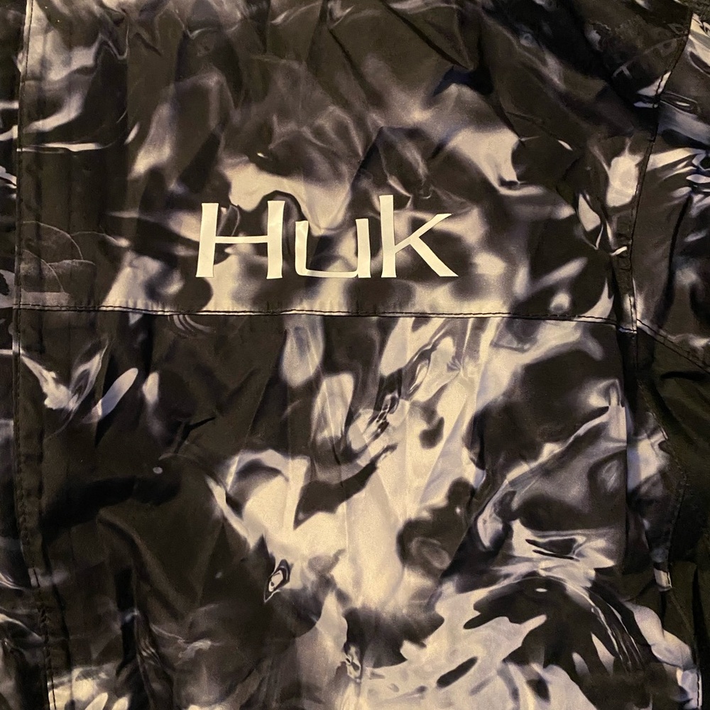 Huk Black and White Camo Raincoat (Mossy Oak Camo) - Picture 4 of 8